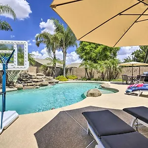 Holiday home Oasis Desert Getaway Pool, Hot Tub, Patio!, Mesa