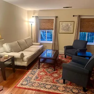 apt-fully-furnished-garden.top-hotels-in-savannah.com/
